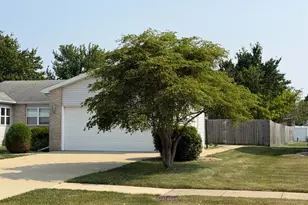 342 E Myrtle St, Herscher, IL 60941 - Photo 3