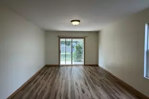 342 E Myrtle St, Herscher, IL 60941 - Photo 5
