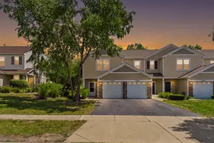2254 Flagstone Ln, Carpentersville, IL 60110 - Photo 3