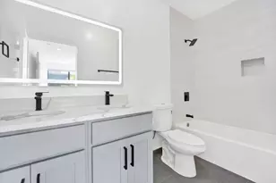 4350 W Lawrence Ave, Chicago, IL 60630 - Photo 7