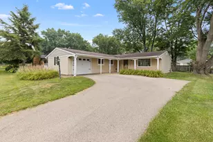 1403 Comanche Dr, Rockford, IL 61107 - Photo 1