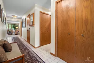 232 Royal Ln, Bloomingdale, IL 60108 - Photo 5