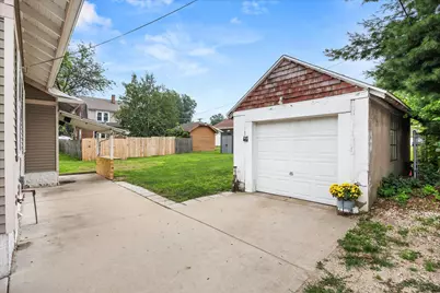109 W Moore Street, Ottawa, IL 61350 - Photo 3