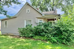 214 E Reynolds St, Pontiac, IL 61764 - Photo 3