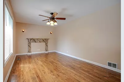 2382 N Quaker Hollow Lane, Round Lake Beach, IL 60073 - Photo 7