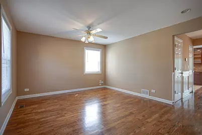 2382 N Quaker Hollow Lane, Round Lake Beach, IL 60073 - Photo 3
