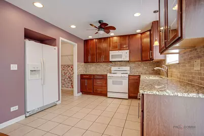 2382 N Quaker Hollow Lane, Round Lake Beach, IL 60073 - Photo 13