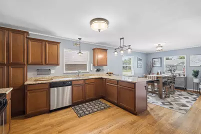 620 E 10th Street, Lockport, IL 60441 - Photo 7