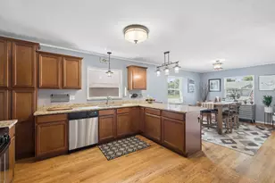 620 E 10th St, Lockport, IL 60441 - Photo 7