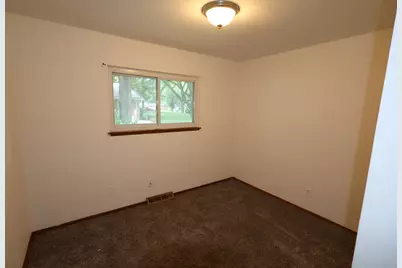 2015 Shelley Drive, Rockford, IL 61101 - Photo 11