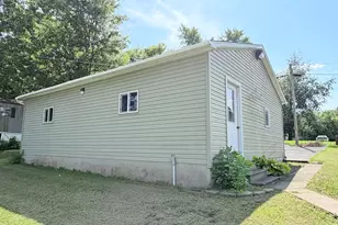 1103 S Hobson St, Harrisburg, IL 62946 - Photo 11