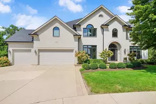 2S351 Chaucer Ct, Glen Ellyn, IL 60137 - Photo 1