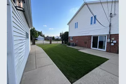 1131 E Grant Drive, Des Plaines, IL 60016 - Photo 23