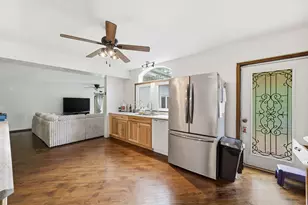 627 E Main St, Ottawa, IL 61350 - Photo 7