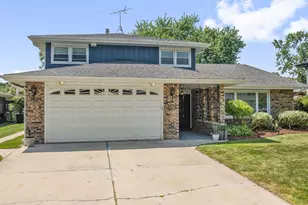 10362 S Alta Dr, Palos Hills, IL 60465 - Photo 1