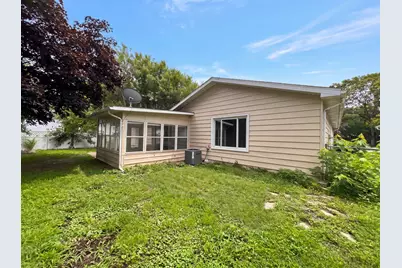 912 Hollycrest Drive, Champaign, IL 61821 - Photo 5