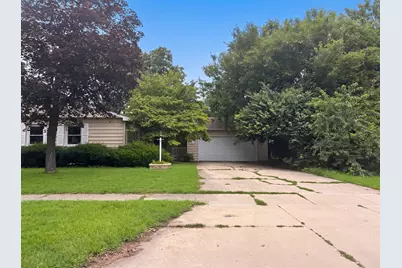 912 Hollycrest Drive, Champaign, IL 61821 - Photo 1