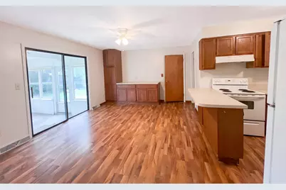 912 Hollycrest Drive, Champaign, IL 61821 - Photo 7