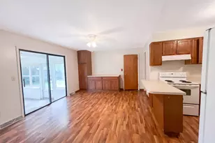 912 Hollycrest Dr, Champaign, IL 61821 - Photo 7