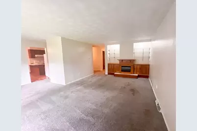 912 Hollycrest Drive, Champaign, IL 61821 - Photo 3