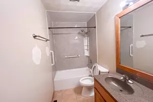 912 Hollycrest Dr, Champaign, IL 61821 - Photo 11