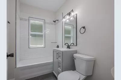 8504 S Baltimore Avenue, Chicago, IL 60617 - Photo 7