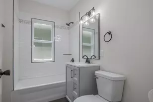 8504 S Baltimore Ave, Chicago, IL 60617 - Photo 7