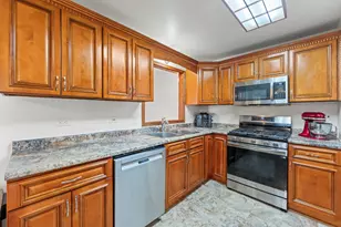 6940 Olympic Dr, Bridgeview, IL 60455 - Photo 3