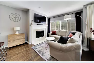 3250 N Damen Avenue #2, Chicago, IL 60618 - Photo 3