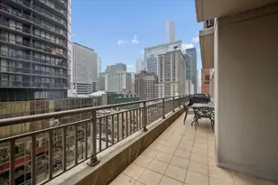 630 N State St, Chicago, IL 60654 - Photo 31