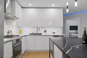 630 N State St, Chicago, IL 60654 - Photo 7