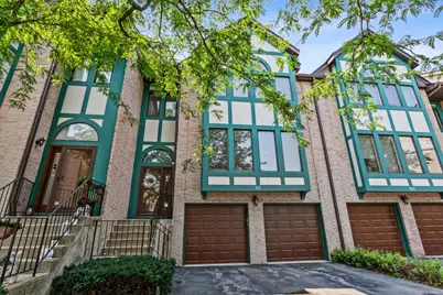 933 W Essex Place, Arlington Heights, IL 60004 - Photo 1