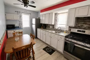924 Hillwood Cir, Round Lake Beach, IL 60073 - Photo 5