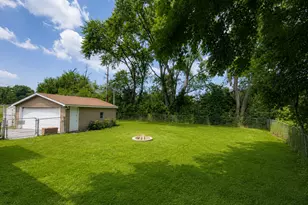 924 Hillwood Cir, Round Lake Beach, IL 60073 - Photo 11