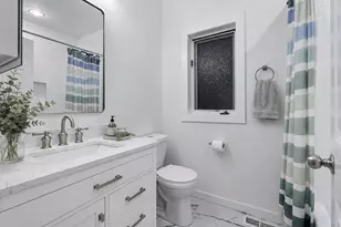 2039 W Crystal St, Chicago, IL 60622 - Photo 13