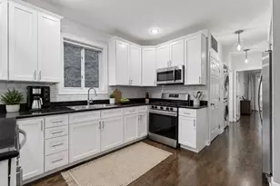 2039 W Crystal St, Chicago, IL 60622 - Photo 9