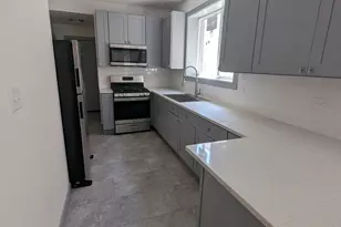 7953 S Essex Ave, Chicago, IL 60617 - Photo 9