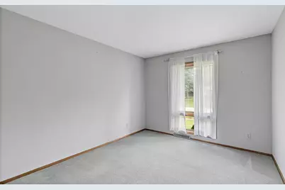 318 Laurel Lane, Dekalb, IL 60115 - Photo 15