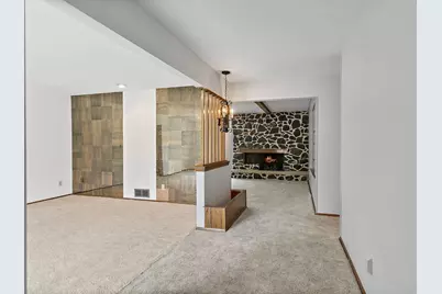 318 Laurel Lane, Dekalb, IL 60115 - Photo 3