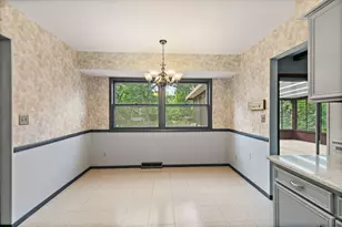 318 Laurel Ln, Dekalb, IL 60115 - Photo 11