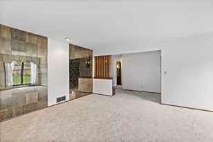 318 Laurel Ln, Dekalb, IL 60115 - Photo 5