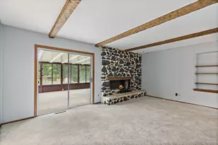318 Laurel Ln, Dekalb, IL 60115 - Photo 9