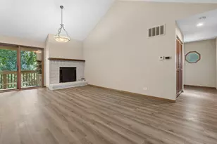 602 Country Ln, Des Plaines, IL 60016 - Photo 3