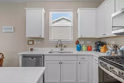 910 Darwin Street, North Aurora, IL 60542 - Photo 7