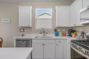 910 Darwin St, North Aurora, IL 60542 - Photo 7