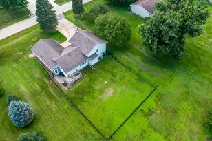 25 Woodcrest Dr, Geneseo, IL 61254 - Photo 43