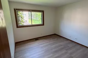 391 S Collins St, South Elgin, IL 60177 - Photo 9