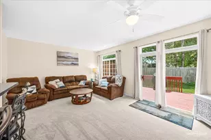 8145 Sierra Woods Ln, Carpentersville, IL 60110 - Photo 11