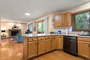 1360 Knottingham Dr, Gurnee, IL 60031 - Photo 7