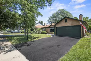 1744 Ranchview Dr, Naperville, IL 60565 - Photo 3